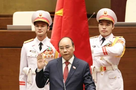 Chủ tịch nước Nguyễn Xuân Phúc tuyên thệ nhậm chức. (Ảnh: Phương Hoa/TTXVN)