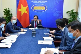 Bộ trưởng Ngoại giao Bùi Thanh Sơn điện đàm với Bộ trưởng Ngoại giao Liên bang Nga Sergei Lavrov. (Ảnh: TTXVN phát)