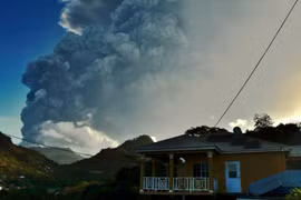 Tro bụi từ núi lửa La Soufriere. (Nguồn: AP)