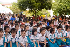 Tính nhân văn của chương trình còn là ở chỗ: những học sinh thuộc hộ nghèo, cận nghèo cũng được uống sữa học đường như các bạn khác mà không phải đóng phí.
