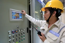 Vận hành sản xuất điện tại Công ty Thủy điện Đồng Nai. (Ảnh: Ngọc Hà/TTXVN)