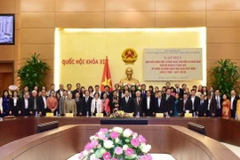 Thủ tướng Nguyễn Xuân Phúc và các đại biểu dự buổi gặp mặt. (Ảnh: Phương Hoa/TTXVN)