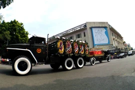 Hình ảnh linh xa nguyên Tổng Bí thư Đỗ Mười trên đường phố Hà Nội