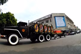 Hình ảnh linh xa nguyên Tổng Bí thư Đỗ Mười trên đường phố Hà Nội