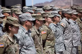 Các thành viên lực lượng vệ binh quốc gia Arizona tại Phoenix, Mỹ. (Nguồn: AFP/TTXVN)
