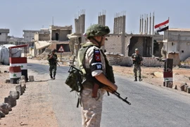 Binh sỹ Nga và Syria tại một chốt kiểm soát ở tỉnh Idlib ngày 25/9/2018. (Nguồn: AFP/TTXVN)