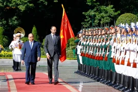 Hình ảnh lễ đón Thủ tướng Pháp thăm chính thức Việt Nam
