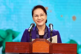 Chủ tịch Quốc hội Nguyễn Thị Kim Ngân phát biểu và phát động nhắn tin ủng hộ người nghèo. (Ảnh: Nguyễn Dân/TTXVN)