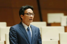 Phó Thủ tướng Vũ Đức Đam trả lời chất vấn của các Đại biểu Quốc hội. (Ảnh: Dương Giang/TTXVN)