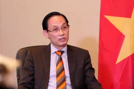 Thứ trưởng Bộ Ngoại giao Lê Hoài Trung trả lời phỏng vấn các cơ quan Thông tấn báo chí. (Ảnh: Văn Điệp/TTXVN)