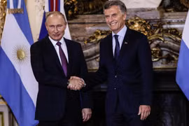 Tổng thống Argentina Mauricio Macri đón và hội đàm với người đồng cấp Nga Vladimir Putin. (Nguồn: lanacion.com.ar)