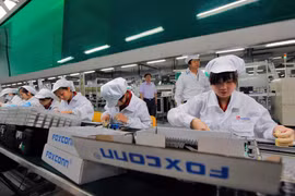 Bên trong một nhà máy của Foxconn. (Nguồn: EPA)