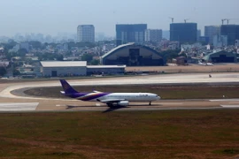 Một góc sân bay Tân Sơn Nhất. (Ảnh: Huy Hùng/TTXVN)