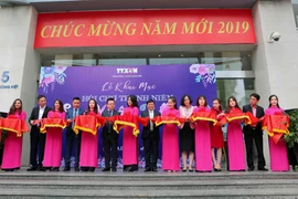 Lễ cắt băng khai mạc Hội chợ thanh niên Gala sắc Xuân 2019. (Ảnh: Thành Đạt/TTXVN)