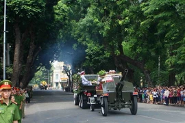 Hình ảnh người dân tiễn biệt nguyên Tổng Bí thư Đỗ Mười