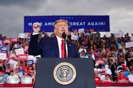 Tổng thống Mỹ Donald Trump phát biểu trong cuộc vận động tranh cử ở Winston-Salem, bang Bắc Carolina. (Ảnh: AFP/TTXVN)