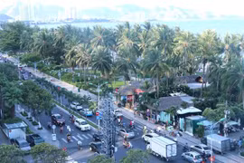 Giao thông đường bộ tại thành phố Nha Trang, tỉnh Khánh Hòa. (Ảnh: Tiên Minh/TTXVN)