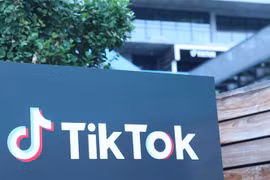 Biểu tượng ứng dụng chia sẻ video TikTok tại văn phòng ở Culver, Los Angeles, Mỹ. (Ảnh: THX/TTXVN)