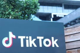Biểu tượng ứng dụng chia sẻ video TikTok tại văn phòng ở Culver, Los Angeles, Mỹ. (Ảnh: THX/TTXVN)