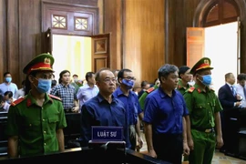Các bị cáo Nguyễn Thành Tài, Trương Văn Út, Đào Anh Kiệt (từ trái qua) tại phiên tòa ngày 17/9. (Ảnh: Thành Chung/TTXVN)