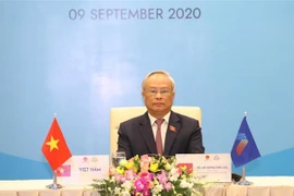 Phó Chủ tịch Quốc hội Uông Chu Lưu chủ trì Hội nghị. (Ảnh: Văn Điệp/TTXVN)