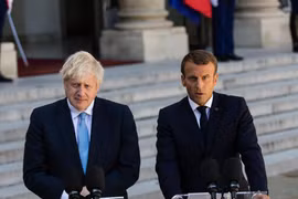 Tổng thống Pháp Emmanuel Macron và Thủ tướng Anh Boris Johnson. (Nguồn: Bloomberg)