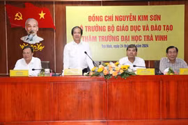 Bộ trưởng Bộ Giáo dục và Đào tạo Nguyễn Kim Sơn phát biểu tại buổi thăm Trường Đại học Trà Vinh. (Ảnh: Thanh Hòa/TTXVN)
