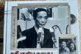 Bìa sách "Đỗ Xuân Oanh-Cánh chim Oanh của mùa Xuân Cách mạng". (Nguồn: Vietnam+)