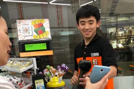 Hoạt động thanh toán di động ở Trung Quốc đang phổ biến gần như tuyệt đối, không dùng tiền mặt. (Nguồn: CNBC)