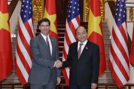 Thủ tướng Nguyễn Xuân Phúc tiếp Bộ trưởng Quốc phòng Hoa Kỳ Mark Esper. (Ảnh: Thống Nhất/TTXVN)