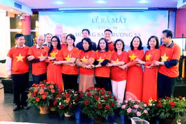 Các thành viên sáng lập Câu lạc bộ Hoàng Sa, Trường Sa tại Ba Lan.(Ảnh: Văn Long/Vietnam+)