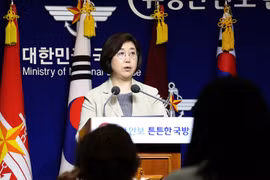 Phát ngôn viên Bộ Quốc phòng Hàn Quốc Choi Hyun-soo tại cuộc họp báo ở Seoul ngày 25/7/2019. (Nguồn: Yonhap/TTXVN)
