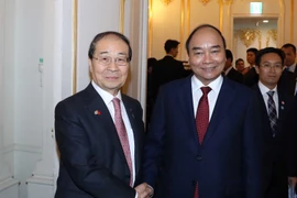 Thủ tướng Nguyễn Xuân Phúc tiếp Chủ tịch Hội hữu nghị Hàn -Việt Choi Young Joo đến chào xã giao. (Ảnh: Thống Nhất/TTXVN)