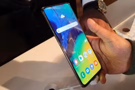 Mẫu điện thoại Samsung Galaxy A80. (Nguồn: Getty Images)