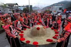 Hình ảnh Lễ hội ném còn ba nước Việt-Lào-Trung lần thứ VI 