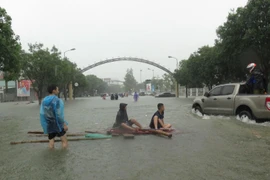 Thành phố Vinh, Nghệ An ngập sâu do mưa lớn kéo dài, chiều 16/10. (Ảnh: Nguyễn Văn Nhật/TTXVN)