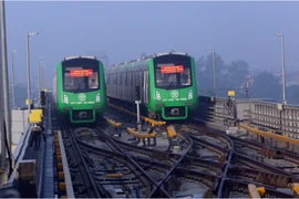 Tuyến đường sắt Cát Linh-Hà Đông dự kiến khai thác 13 đoàn tàu chạy với vận tốc thiết kế tối đa 80 km/giờ, vận tốc bình quân khai thác 35 km/giờ, khai thác với tần suất vận chuyển khoảng 2 phút/chuyến. (Ảnh: Huy Hùng/TTXVN) 