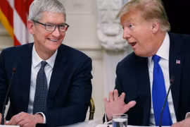 Tổng thống Mỹ Donald Trump và CEO Apple Tim Cook. (Nguồn: Getty Images)