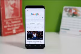 Google luôn phải cập nhật thuật toán cho Google Search để theo kịp những câu hỏi tìm kiếm mới từ người dùng. (Nguồn: phonearena.com)