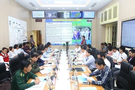 Đại diện ca trực báo cáo Ban Chỉ đạo Trung ương về phòng chống thiên tai về tình hình cơn bão số 6 và mưa lũ sau bão. (Ảnh: Minh Quyết/TTXVN)