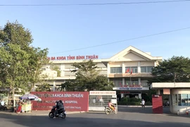 Bệnh nhân đang được cách ly điều trị tại Bệnh viện đa khoa tỉnh Bình Thuận. (Ảnh: Nguyễn Thanh/TTXVN)