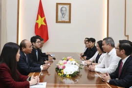 Thủ tướng Nguyễn Xuân Phúc tiếp ông Tao Hui, Tổng giám đốc Texhong Việt Nam, thuộc Tập đoàn Texhong - một trong các tập đoàn dệt may hàng đầu của Trung Quốc. (Ảnh: Thống Nhất/TTXVN)