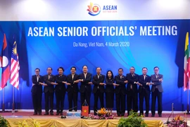 Trưởng đoàn SOM các nước ASEAN chụp ảnh tại Hội nghị. (Ảnh: Quốc Dũng/TTXVN)