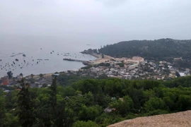 Toàn cảnh xã đảo Nhơn Châu. (Ảnh: Quốc Dũng/TTXVN)