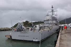 Tàu USS Bunker Hill (CG52) cập cảng Tiên Sa, thành phố Đà Nẵng. (Ảnh: Quốc Dũng/TTXVN)