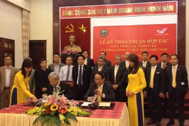 Lễ Ký kết thỏa thuận hợp tác giữa Tổng cục Thống kê và VNPost, ngày 17/2. (Ảnh: PV/Vietnam+)