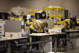 Trung tâm kiểm phiếu tại bang Pennsylvania. (Ảnh:Getty/TTXVN)