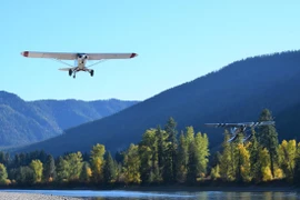 Mỹ: Hai máy bay đâm nhau, rơi xuống hồ gây thương vong