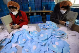 Nhà máy sản xuất khẩu trang.