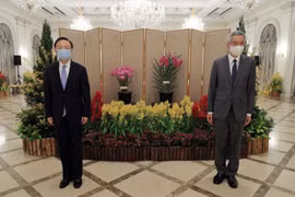 Thủ tướng Lý Hiển Long và Ủy viên Quốc vụ viện Trung Quốc Dương Khiết Trì. (Ảnh: Straits Times)